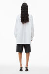 Alexander Wang white camicia boyfriend button-up in cotone compatto con applicazione con logo a forma di mela