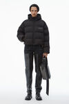 Alexander Wang black kurze channel-kapuzenjacke aus federn und daunen