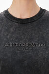 Alexander Wang acid black 徽标装饰压纹酸洗紧身 t 恤